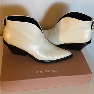Via Spiga Fianna Pointed Toe Leather Ankle Booties